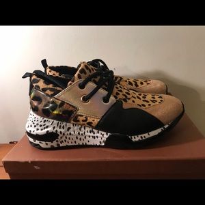 Steve Madden leopard sneakers